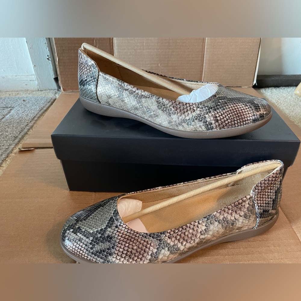 Women’s Naturalizer Flexy Ballet Flats Shoes- Brown/Black Snake Print - Size 8.5